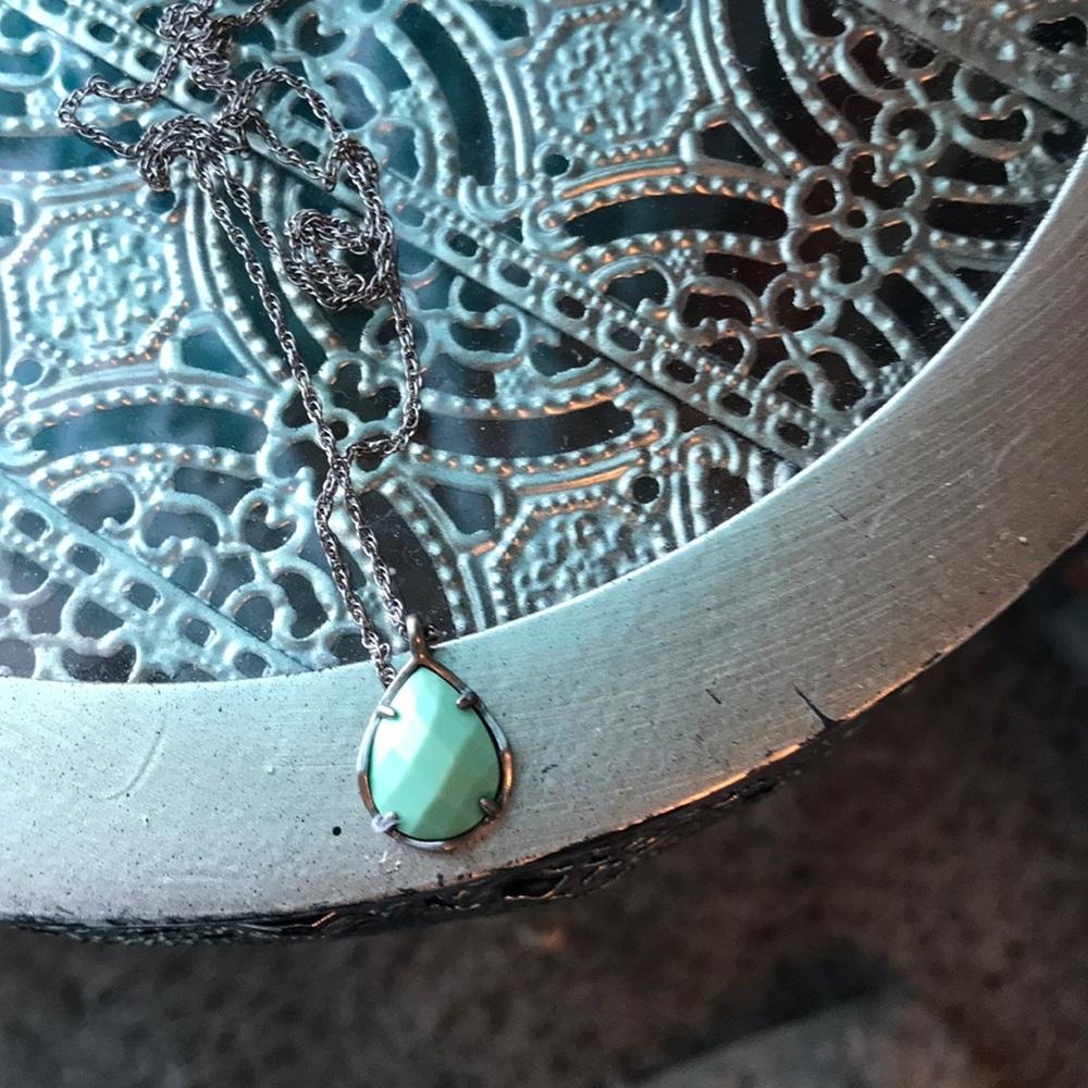 Kendra Scott necklace